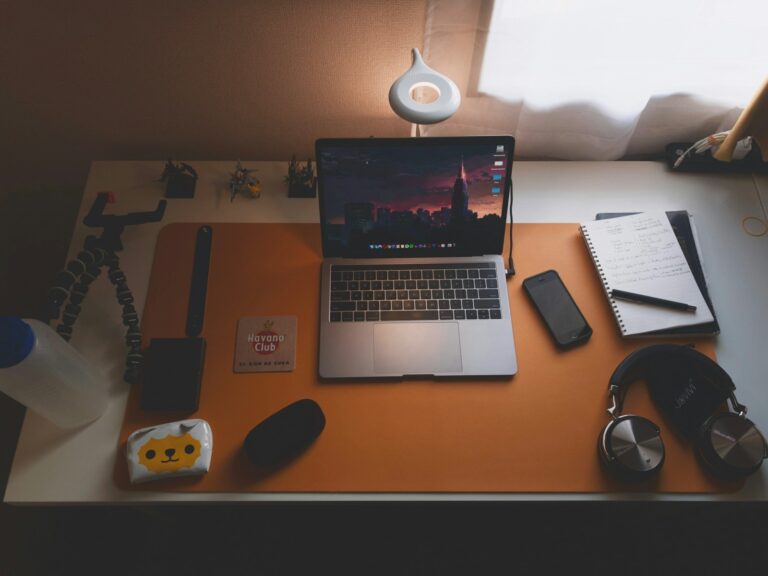 Narrow desk laptop desk lamp notebook