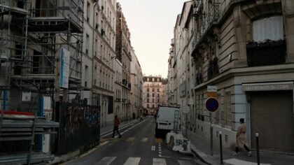 How to create your own self-guided walking tour in any city