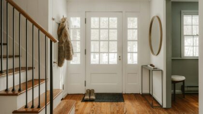 Practical entryway organization ideas that keep clutter at the door