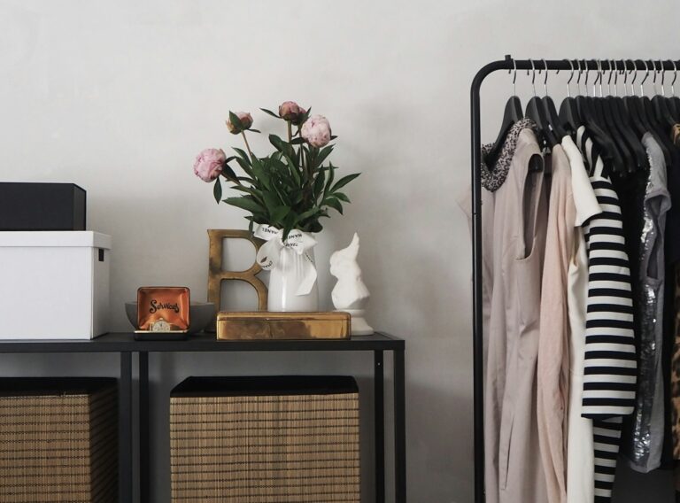 Open wardrobe capsule clothing