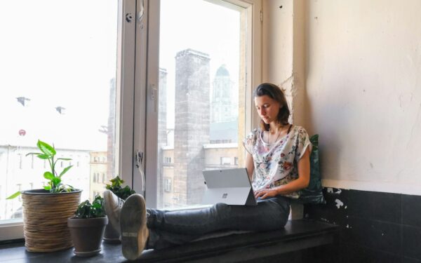 Using micro-breaks to manage stress without needing a full day off