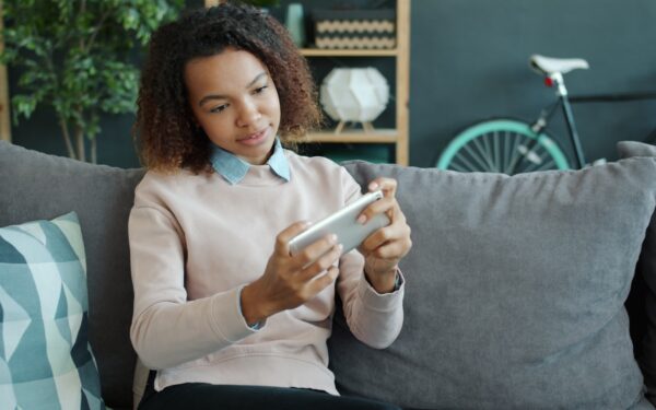 Balanced screen time habits that support everyday wellbeing