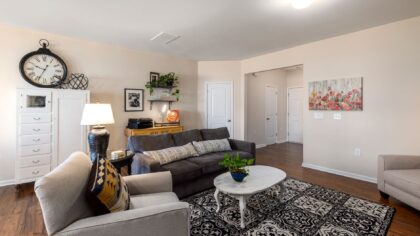 How to build a low-clutter living room that still feels warm and inviting