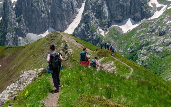 How to choose a mountain hut stay for an easygoing outdoor break