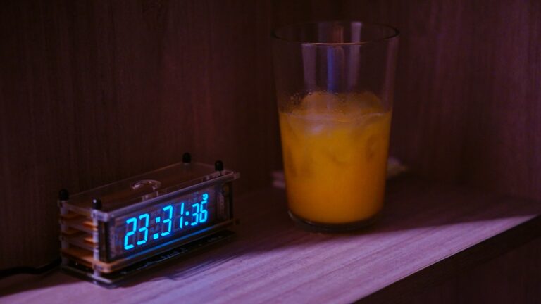 Bedside alarm clock