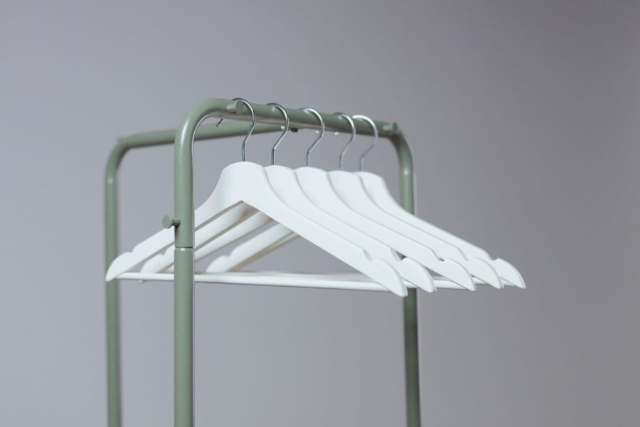 Minimalist clothing rack