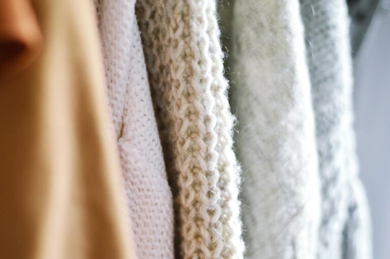 Close textures knit