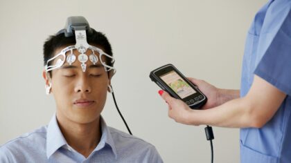 Brain stimulation study links synchronized activity to more generous choices