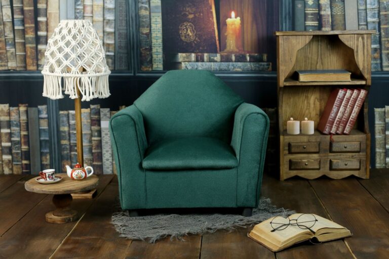 Corner reading chair