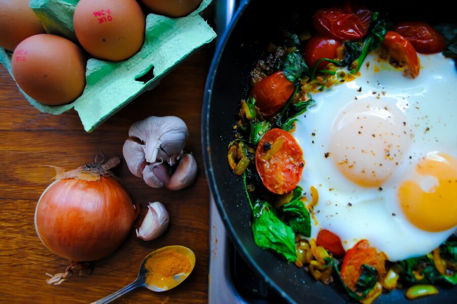 Baked eggs skillet