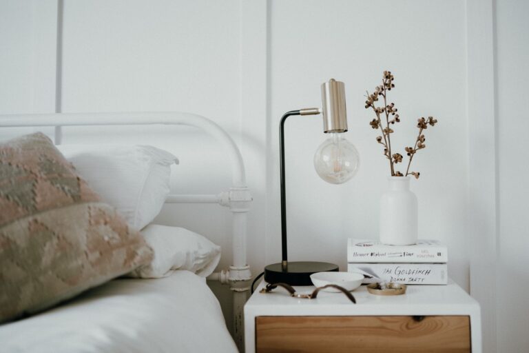 Bedside table lamp