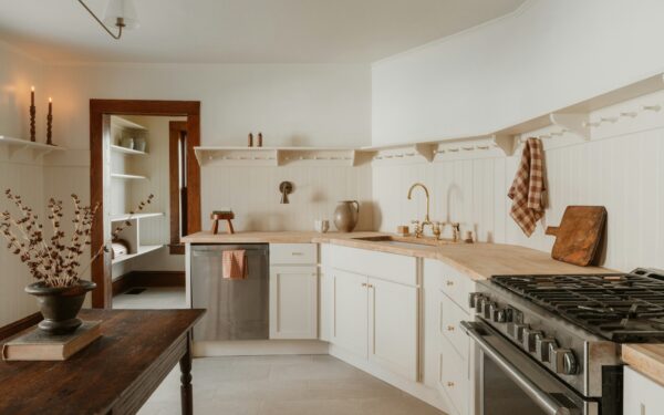 Simple minimalist kitchen ideas that still feel warm and lived in