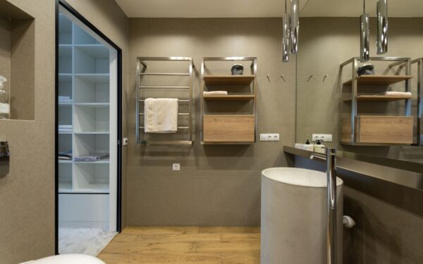Small bathroom, big upgrade: simple ways to add storage without remodelling