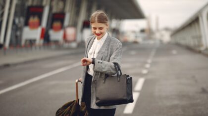 Smart packing, simple outfits: a realistic guide to travel dressing that feels like you