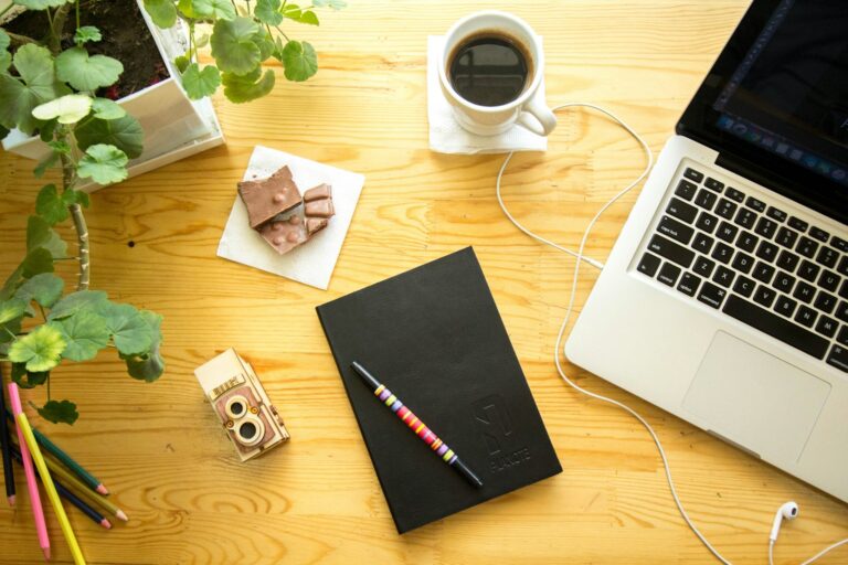 Desk notebook pen