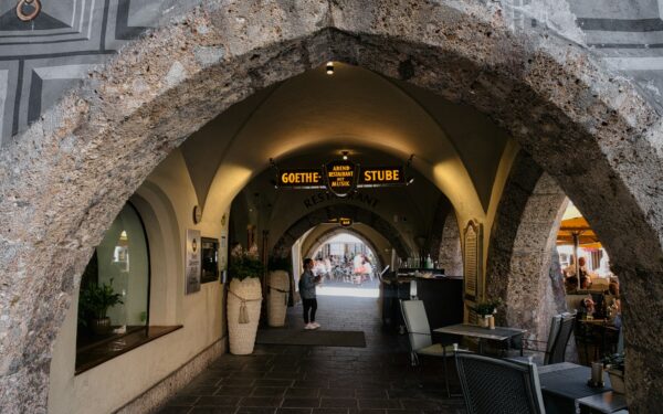 How to enjoy hidden courtyards in European cities without feeling rushed