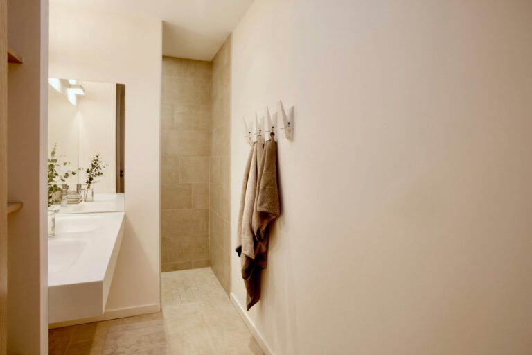 Bathroom hooks towels