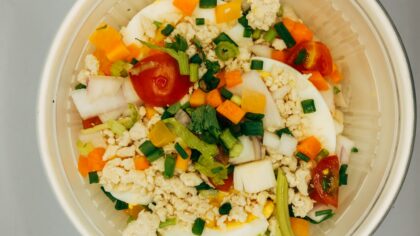 Simple winter rice bowls with vegetables and eggs