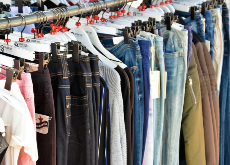 Secondhand clothing rack