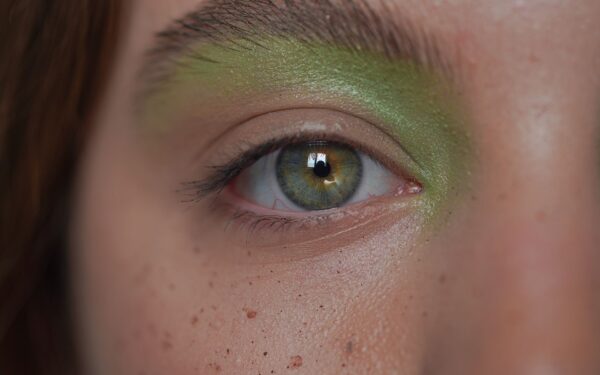 Soft smokey eyes for daytime: a gentle guide that flatters every face