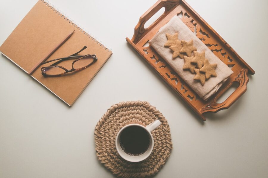 Wooden tray table