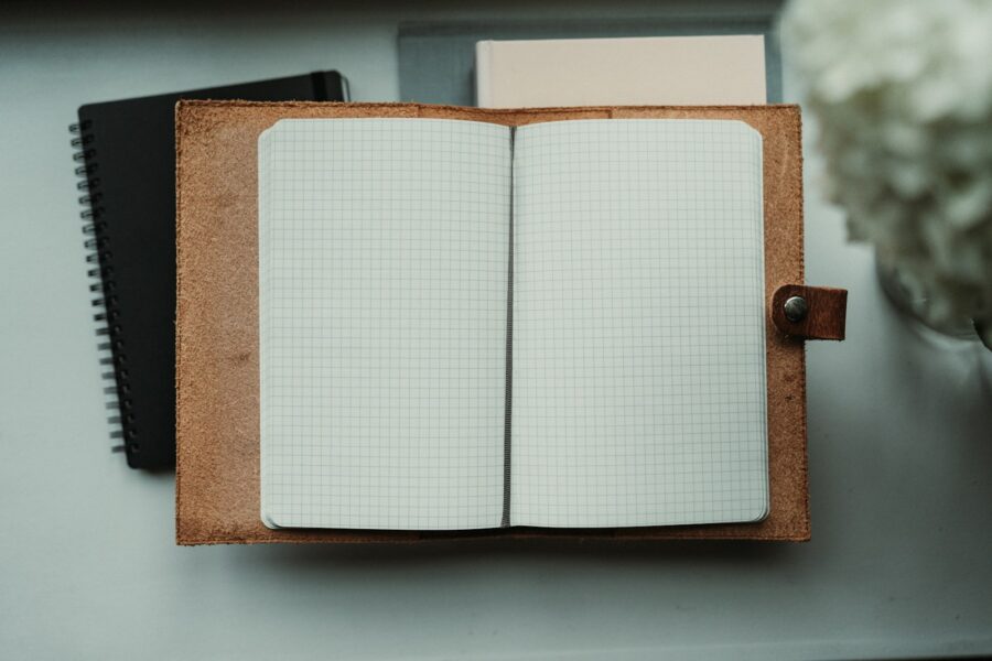 Desk notebook pen